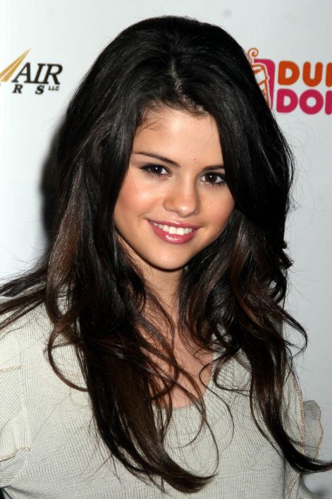 selena-gomez-1550x2325-432kb-media-14599-media-131385-1202346302.jpg
